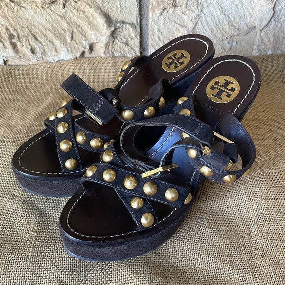 TORY BURCH Sandals Brown Suede Strappy Studded Wedge A9A Retail $398 Siz… - Picture 1 of 10